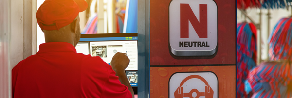 car wash attendant using DRB's queuing software CarPics